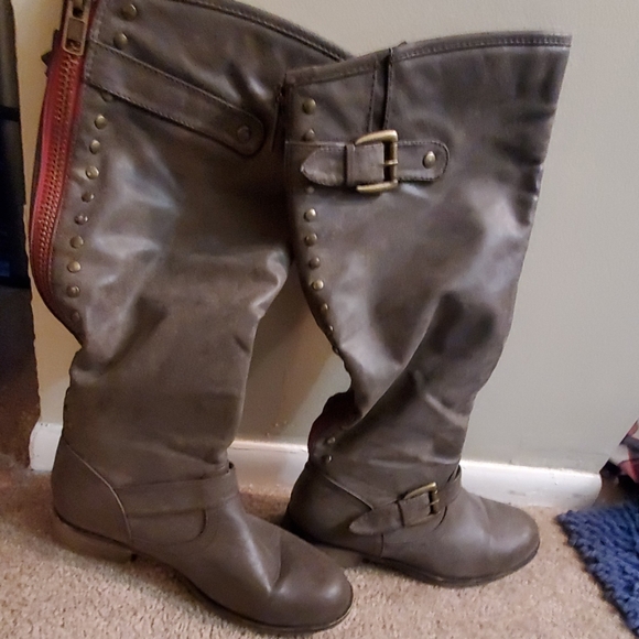 Gray boots - Picture 2 of 3